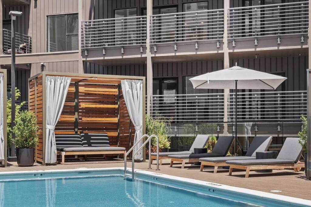Skyline View, Pool, Gym, Balcony'S, Walk To Bway! Apartment แนชวิลล์ ภายนอก รูปภาพ