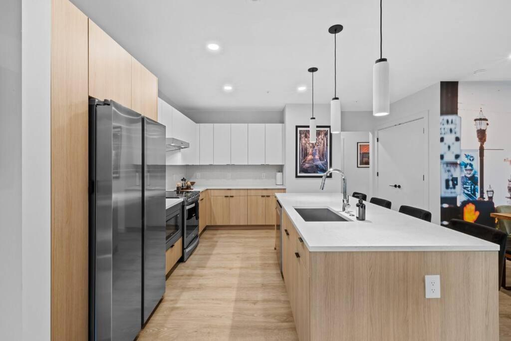 Skyline View, Pool, Gym, Balcony'S, Walk To Bway! Apartment แนชวิลล์ ภายนอก รูปภาพ