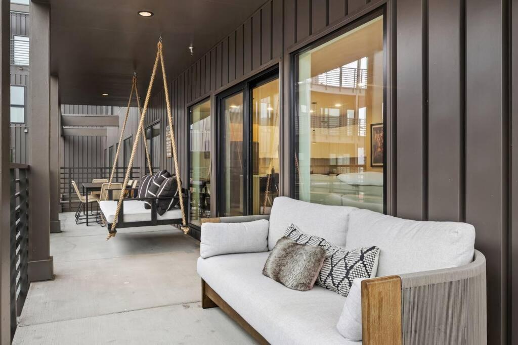 Skyline View, Pool, Gym, Balcony'S, Walk To Bway! Apartment แนชวิลล์ ภายนอก รูปภาพ