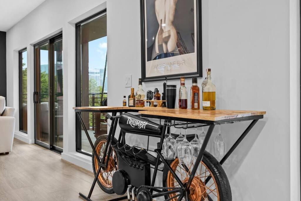 Skyline View, Pool, Gym, Balcony'S, Walk To Bway! Apartment แนชวิลล์ ภายนอก รูปภาพ