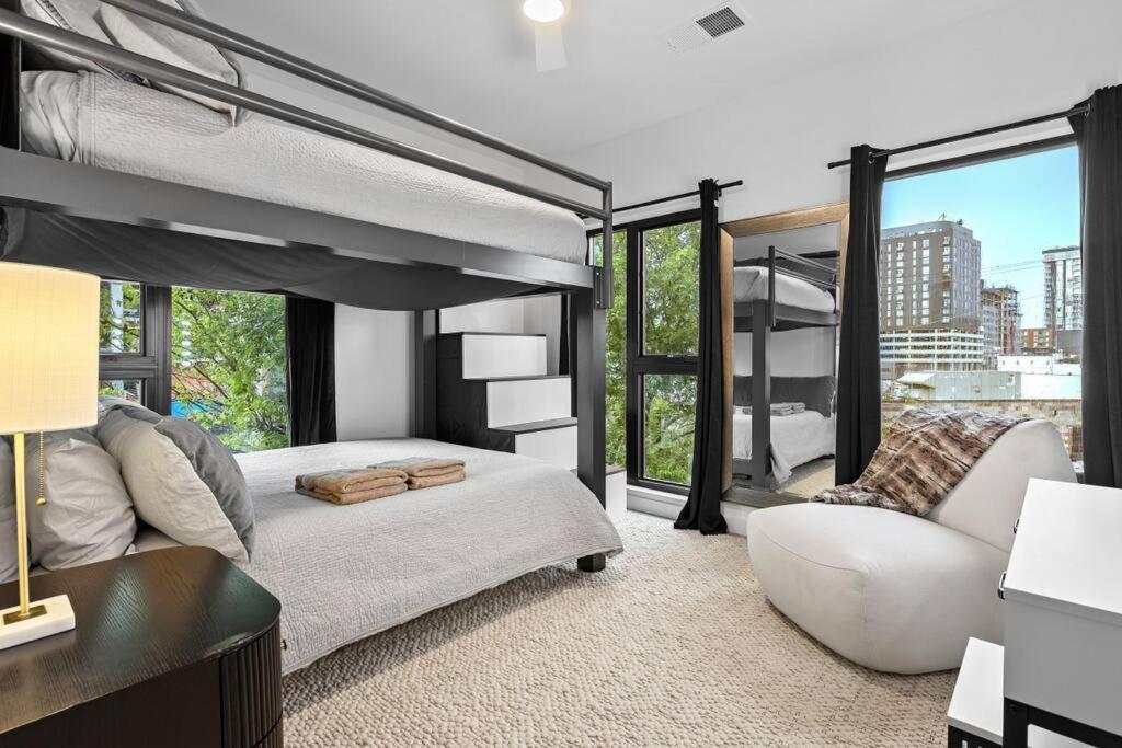 Skyline View, Pool, Gym, Balcony'S, Walk To Bway! Apartment แนชวิลล์ ภายนอก รูปภาพ