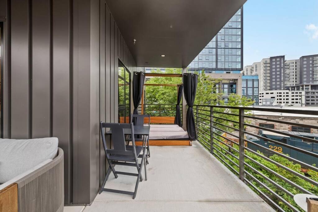 Skyline View, Pool, Gym, Balcony'S, Walk To Bway! Apartment แนชวิลล์ ภายนอก รูปภาพ
